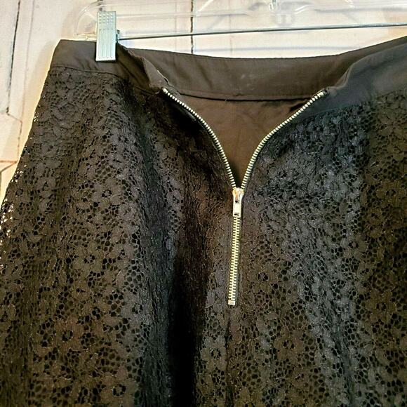 Forever 21 Black Lacy Skater Skirt Size M Zipper Back Short Lined Goth Chic - Picture 4 of 7